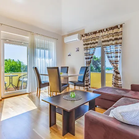 Apartment 1 Bedroom Beautiful In *