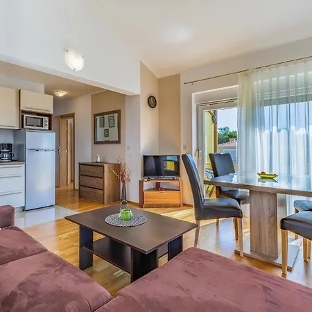 1 Bedroom Beautiful In Apartment
