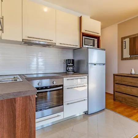 Apartment 1 Bedroom Beautiful In