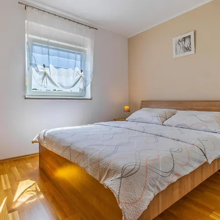 1 Bedroom Beautiful In Apartment