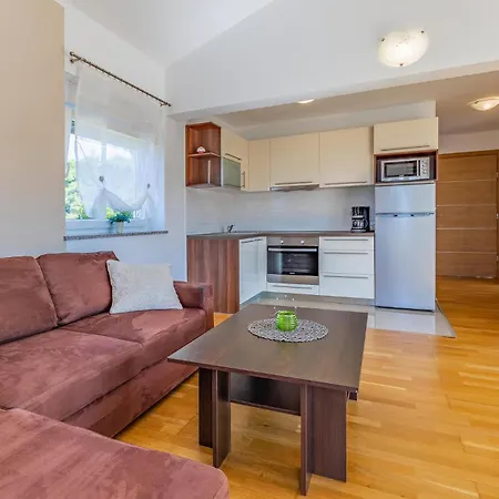 Apartment 1 Bedroom Beautiful In *