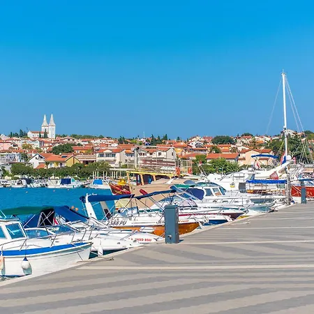 1 Bedroom Beautiful In Medulin