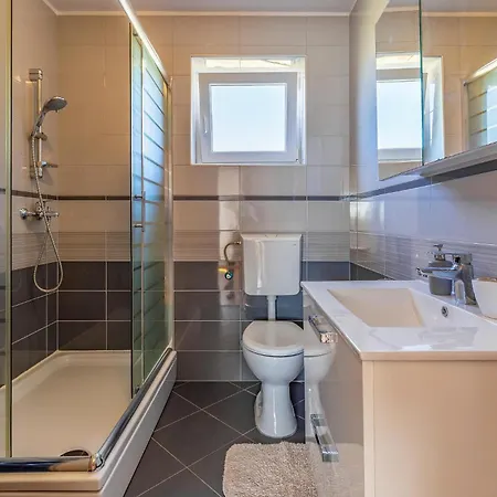 1 Bedroom Beautiful In