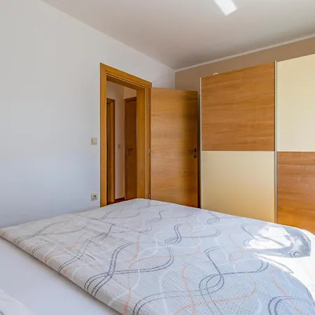 1 Bedroom Beautiful In Apartment